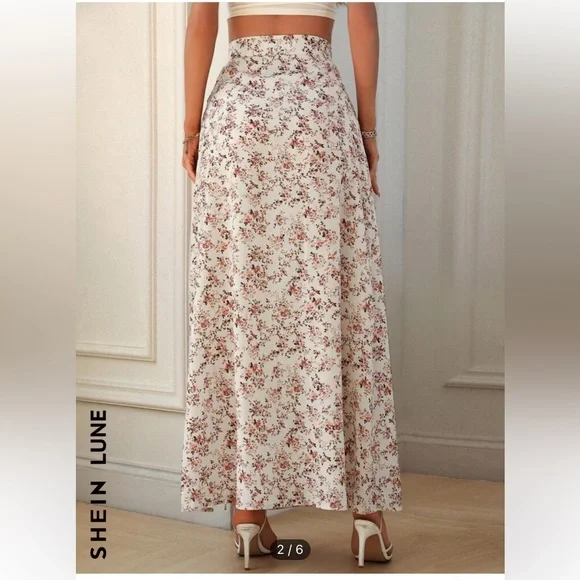 High Waisted Floral Skirt - Picture 2 of 5